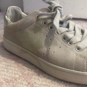 Steve Madden pale pink sneaker with star